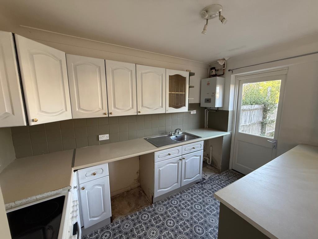 Lot: 161 - THREE-BEDROOM HOUSE WITH GARAGE - Kitchen with fitted worktops
